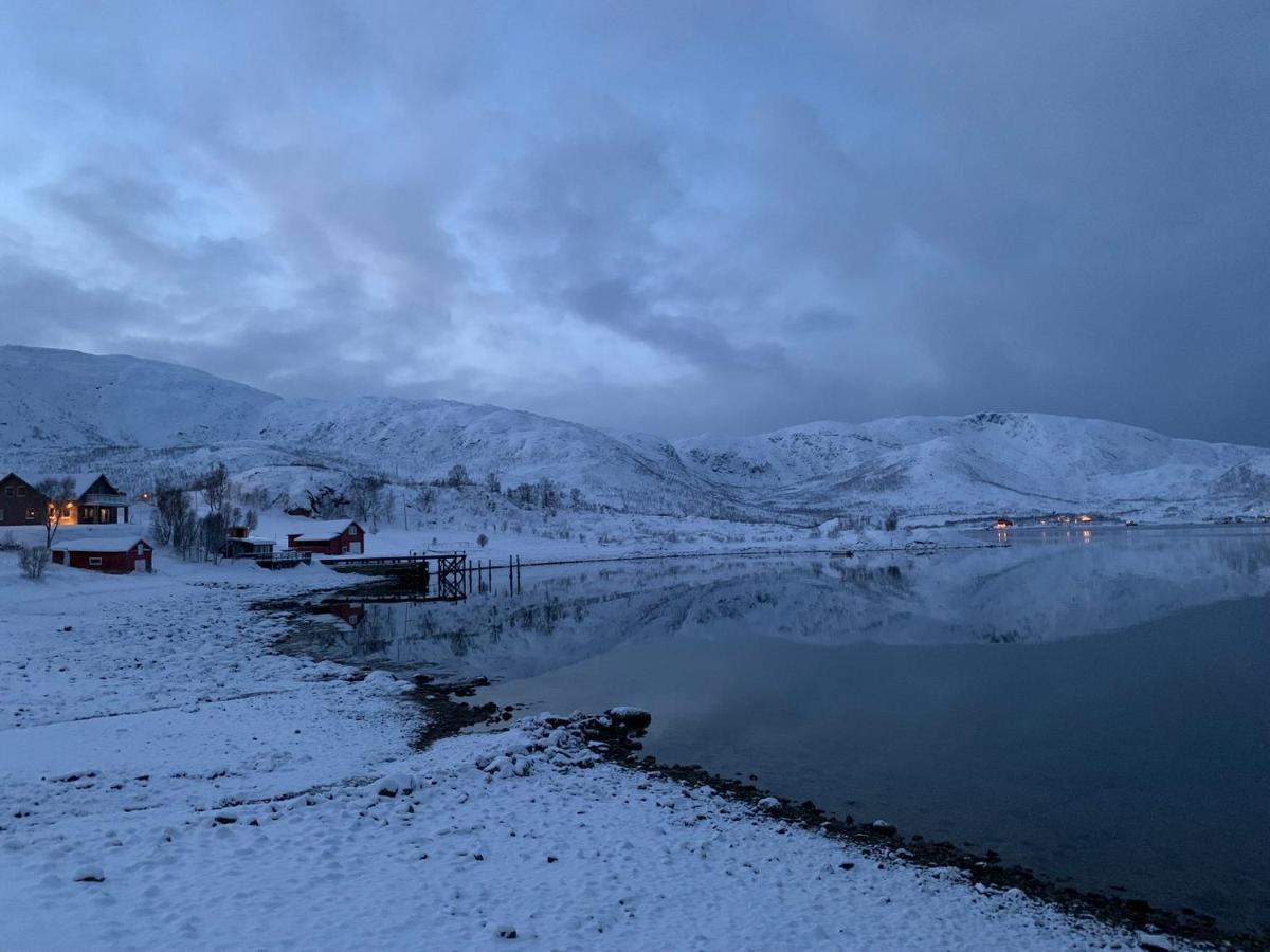 Kvaloya Apartment By The Sea Tromsø Buitenkant foto